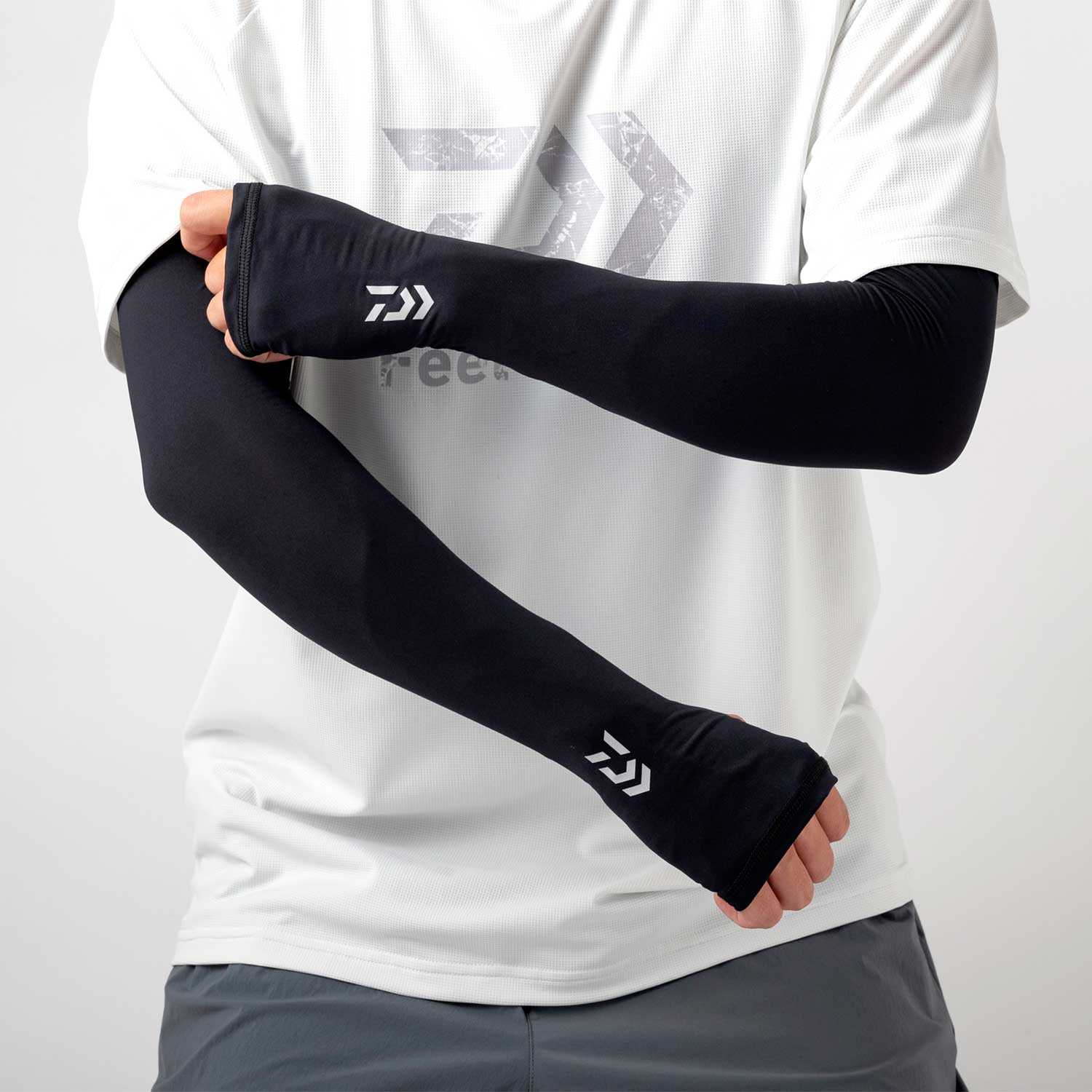 Daiwa ICEDRY Arm Cover with Finger Slit DA-7725