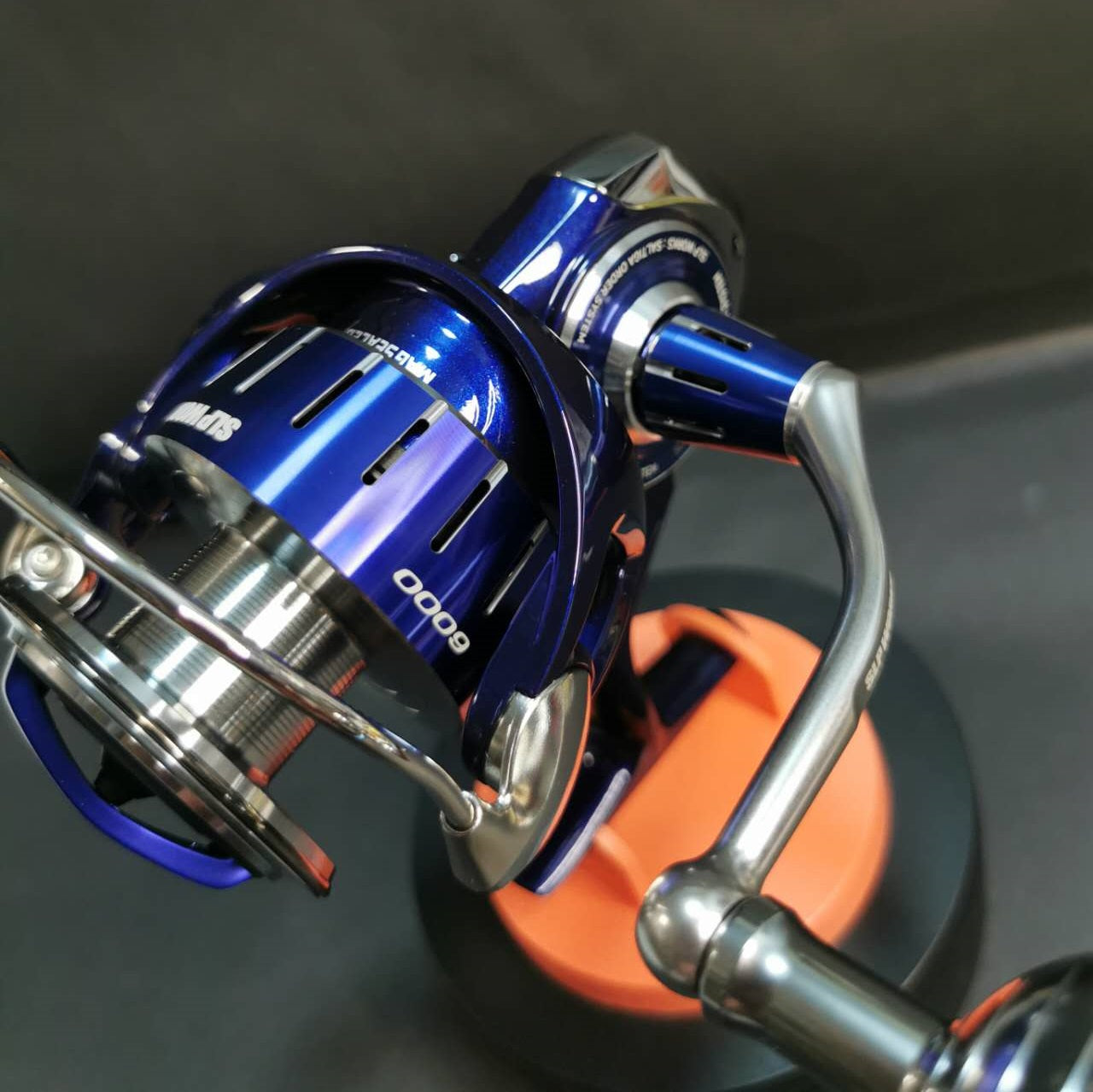 Daiwa Saltiga Semi-custom Blue Color 6000-XH-SLPW